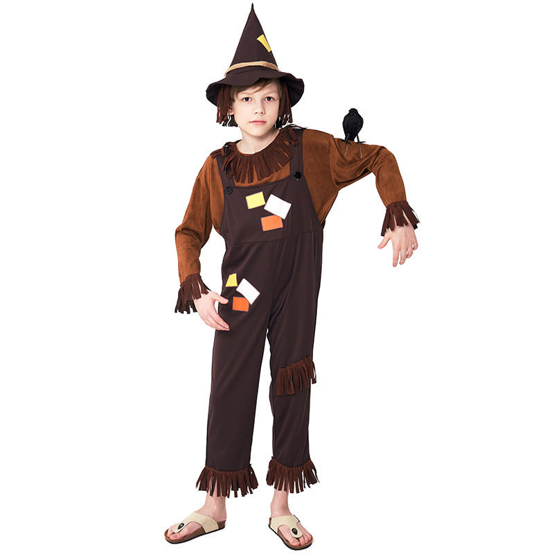 Scarecrow costume worn by a child - detail view