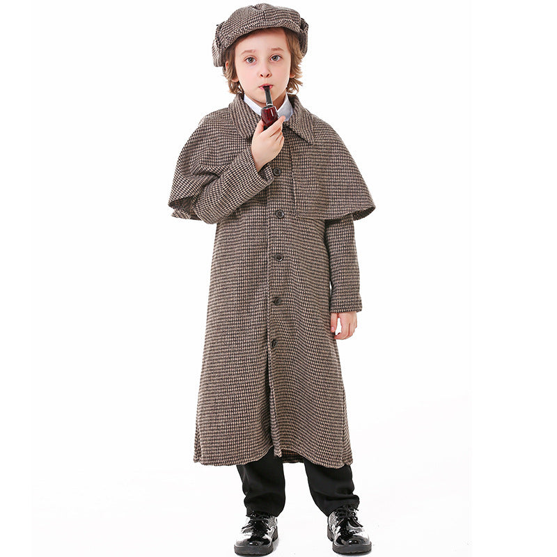 Sherlock Holmes costume worn by a family - front view