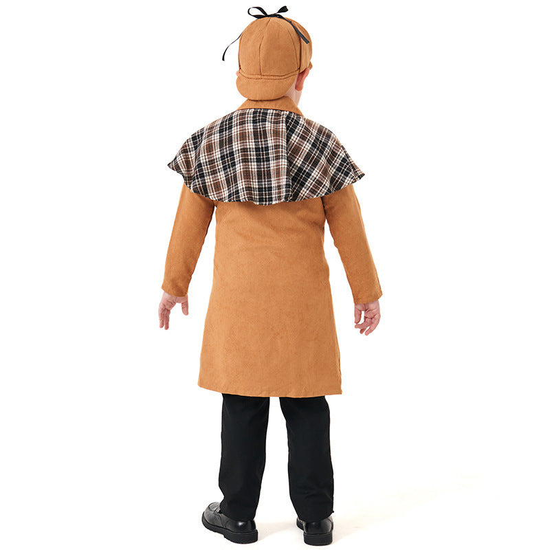 Sherlock Holmes costume worn by a family - front view
