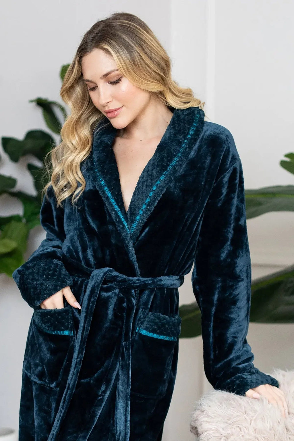 Women's Ultra Soft Plush Bathrobe – Cozy Loungewear